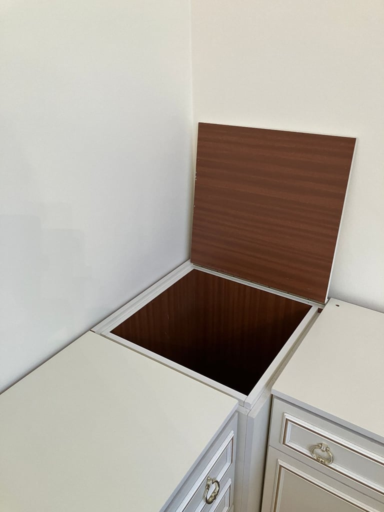 set of fitted furniture 8 units