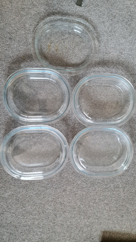 Hostess trolley pyrex dishes with lids x 4 