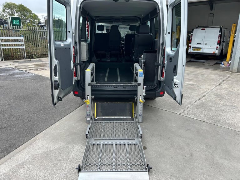 RENAULT MASTER 2.3 FWD SL28 dCi 110 Business Wheelchair Access Crew Bus Euro 6 N