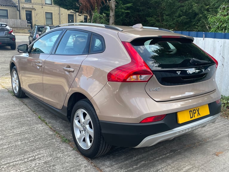 2014 Volvo V40 Cross Country 1.6 D2 CROSS COUNTRY SE AUTOMATIC 5-Door Diesel