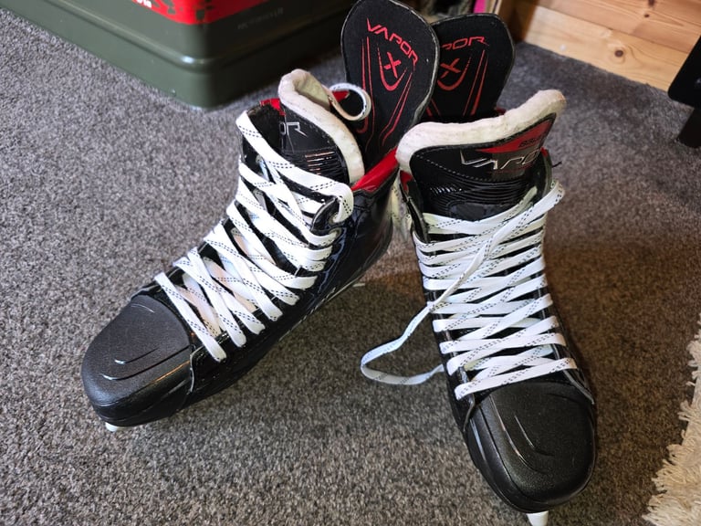 Bauer Ice Hockey Skates with Bauer covers, lace puller and bag.