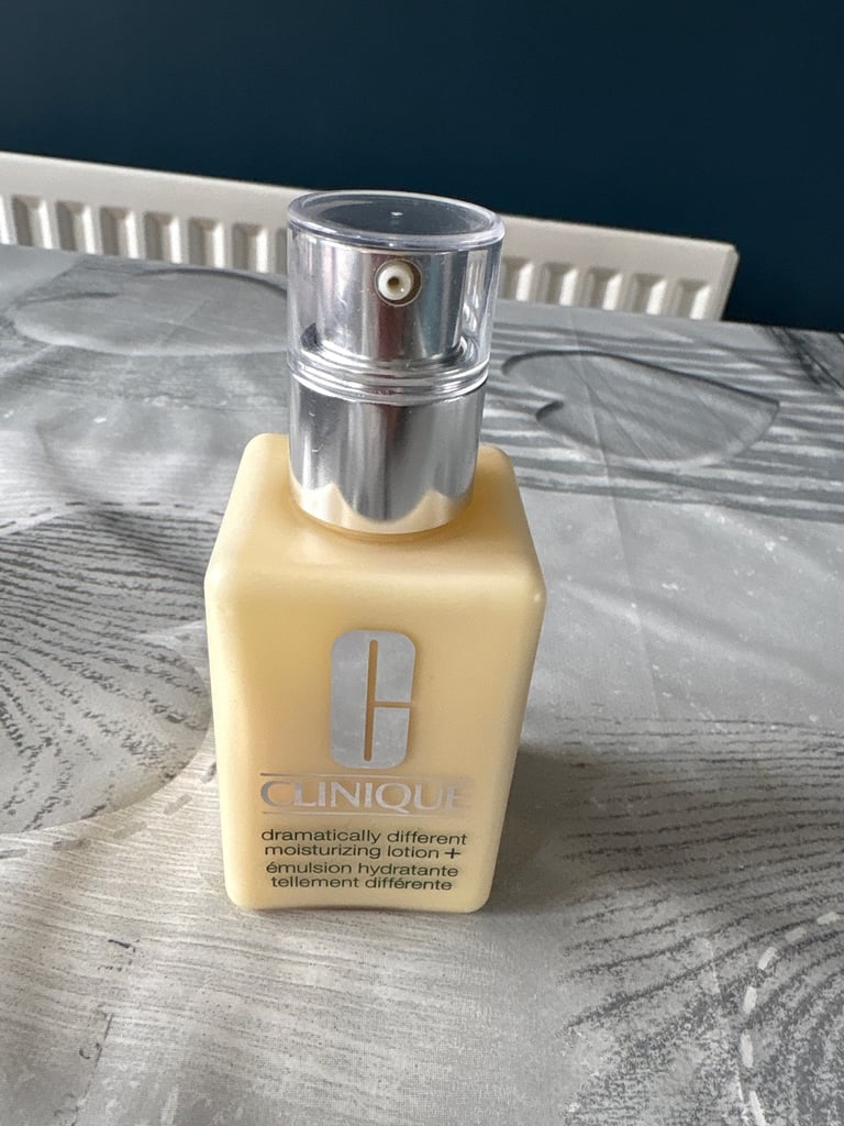CLINIQUE Moisturizing lotion with pump 