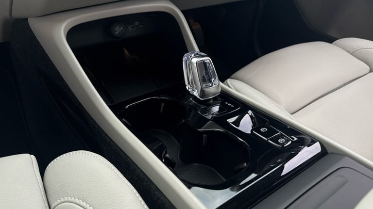 2025 Volvo XC40 Ultra, B3 Mild hybrid, Petrol, Bright Estate Petrol Automatic