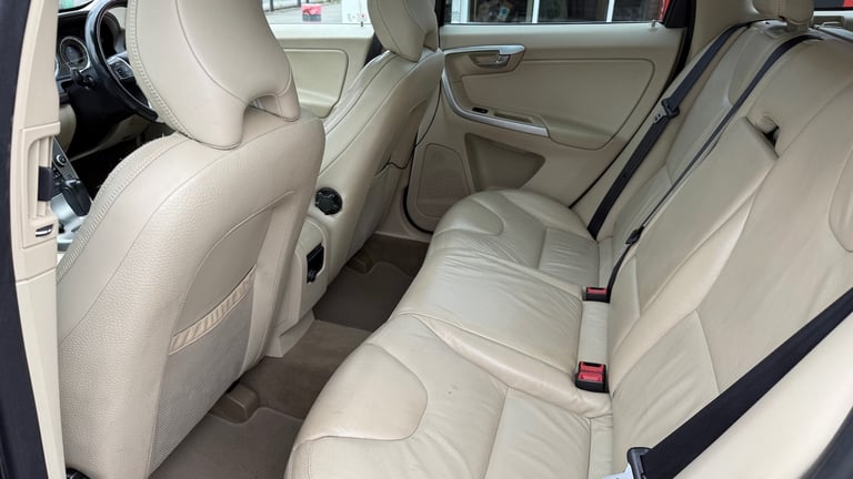2010 Volvo XC60 D5 [205] SE 5dr AWD Geartronic ESTATE Diesel Automatic
