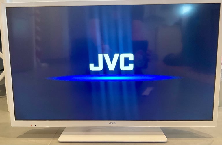 JVC 32 inch LED Smart TV with built-in DVD player PLUS RGTech Monarch 50 HD Aerial
