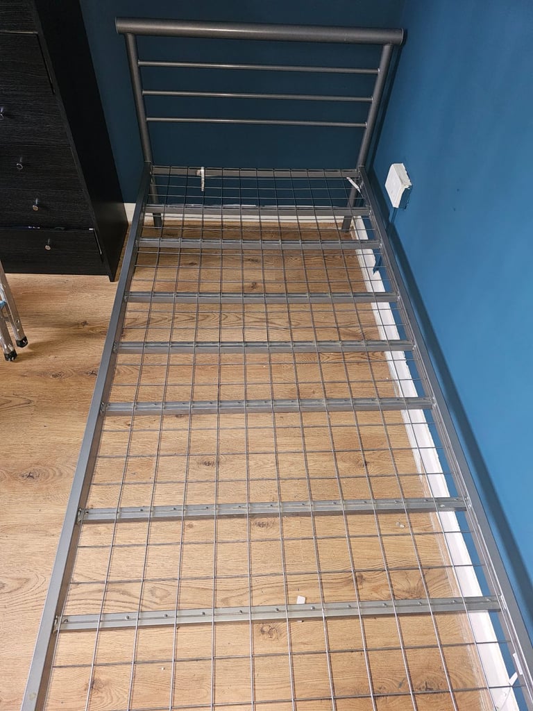 STRONG SINGLE METAL BED £50