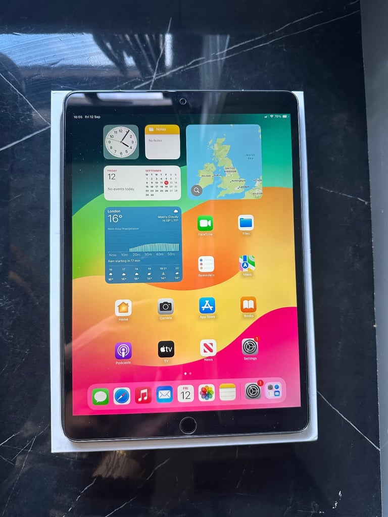 image for iPad Pro 1st Generation 10.5 64GB cellular 