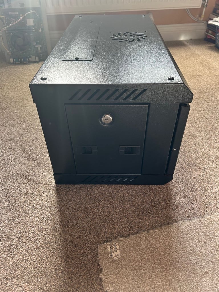 4U Wall Mounted network cabinet