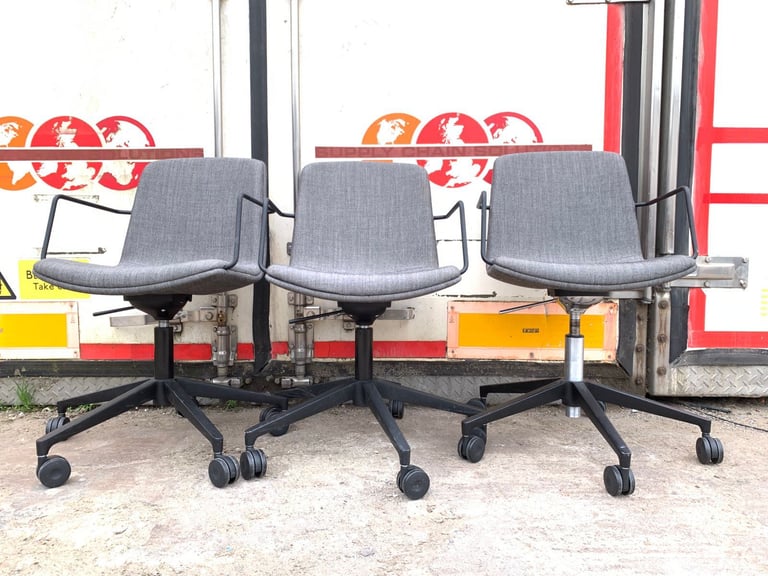 Vitra Mynt office chair with a gray upholstered seat and black base in excellent condition ()