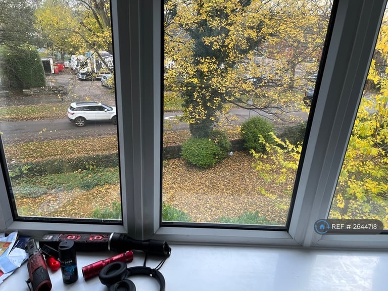 2 bedroom flat in Featherbank Lane, Horsforth, Leeds, LS18 (2 bed) (#2644718)