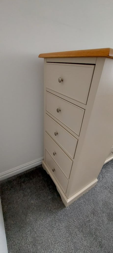 BEDROOM FURNITURE SET CREAM AND LIGHT OAK TOPS (4 ITEMS)