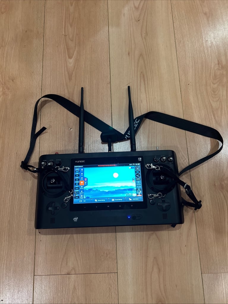 Yuneec Typhoon H Professional Drone- Cinematic 4k -Excellent Condition 