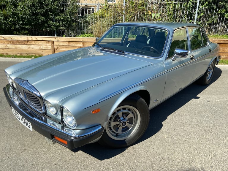 image for 1992 Daimler Double Six Petrol