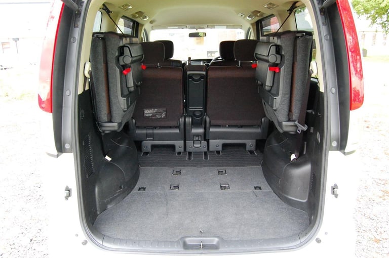 NISSAN SERENA HIGHWAYSTAR V SELECTION 2010 Petrol Automatic in White