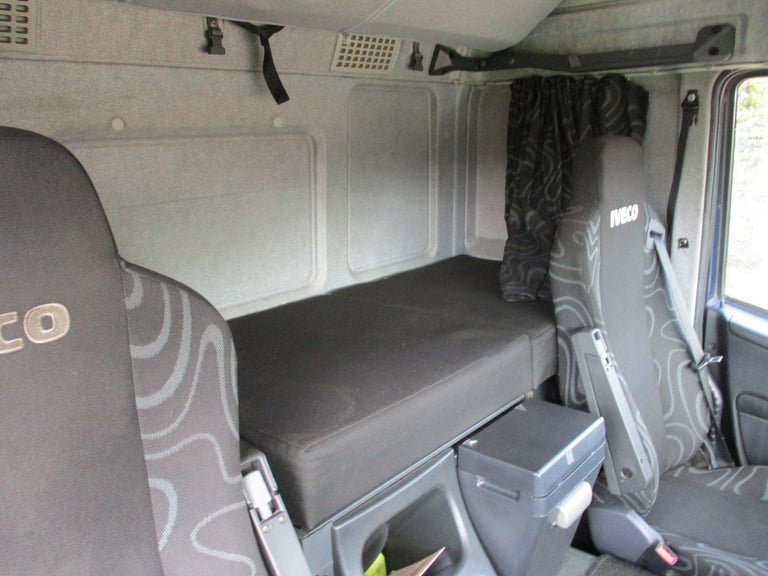 Iveco Stralis 360 8X2 FLAT CURTAINSIDER SLIDING CANOPY