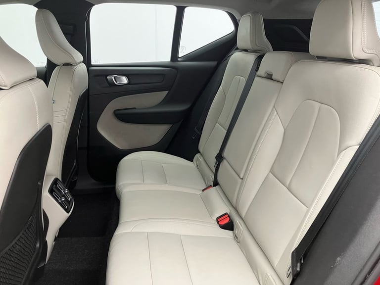 2020 Volvo XC40 2.0 B4P Inscription Pro 5dr Auto Estate Automatic