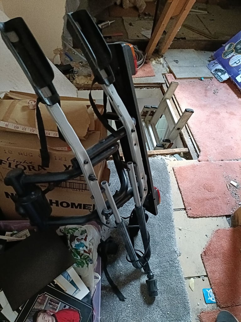 Towbar bike carrier 