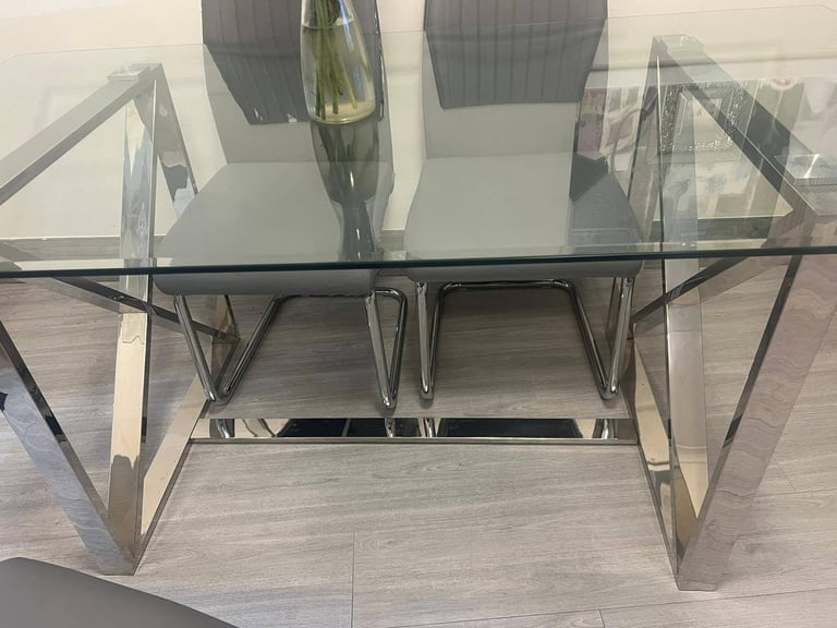 Stylish designer table set (can deliver)