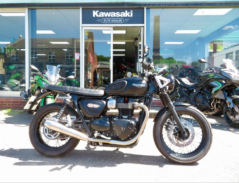 TRIUMPH BONNEVILLE STREET TWIN 900 BRAT TRACKER EDITION 