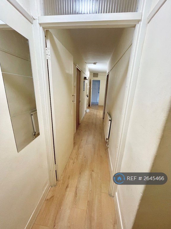 1 bedroom in Shere House, London, SE1 (#2645466)