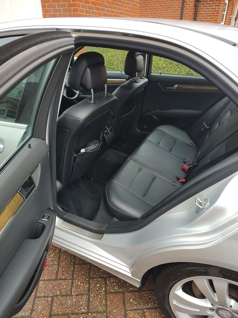 Mercedes-Benz C Class 1.8 C200 CGI Blue Efficiency Avantgarde Saloon 4dr Petrol