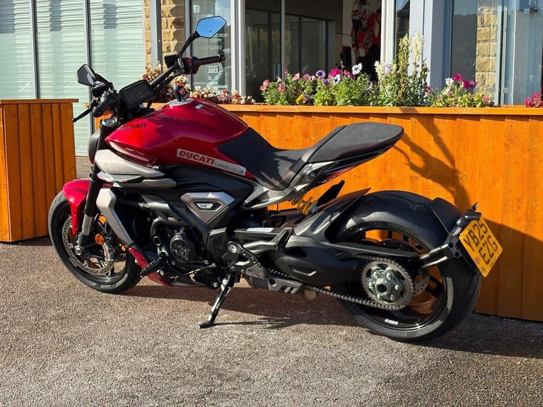 DUCATI XDIAVEL V4
