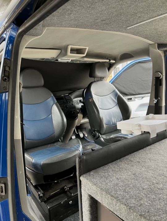 VW T5 CAMPERVAN RARE DOUBLE SIDE DOOR, REALLY GOOD CONDITION, MOT'D