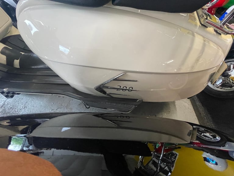 Royal Alloy GP 200 LC scooter