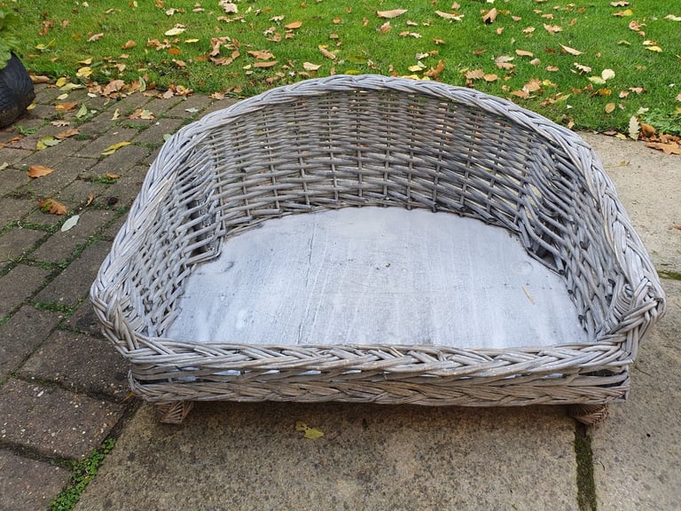 image for Wicker dog bed - basket 🧺 