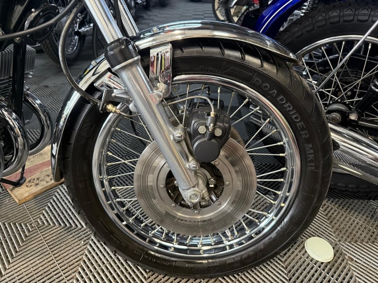 Allen Millyard Build – 1977 KAWASAKI KH550 four, classic two stoke, outstanding