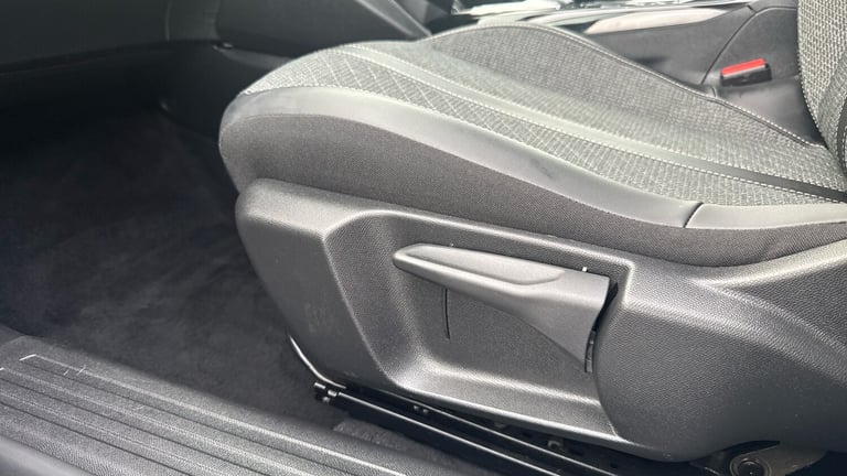 2024 Peugeot 2008 1.2 PureTech Allure SUV 5dr Petrol EAT Euro 6 (s/s) (130 ps) SUV Petrol Automatic