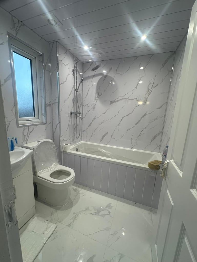 Spacious 3 Bedroom with 2 Reception House Available To Let In Romford (SS13 3PD)