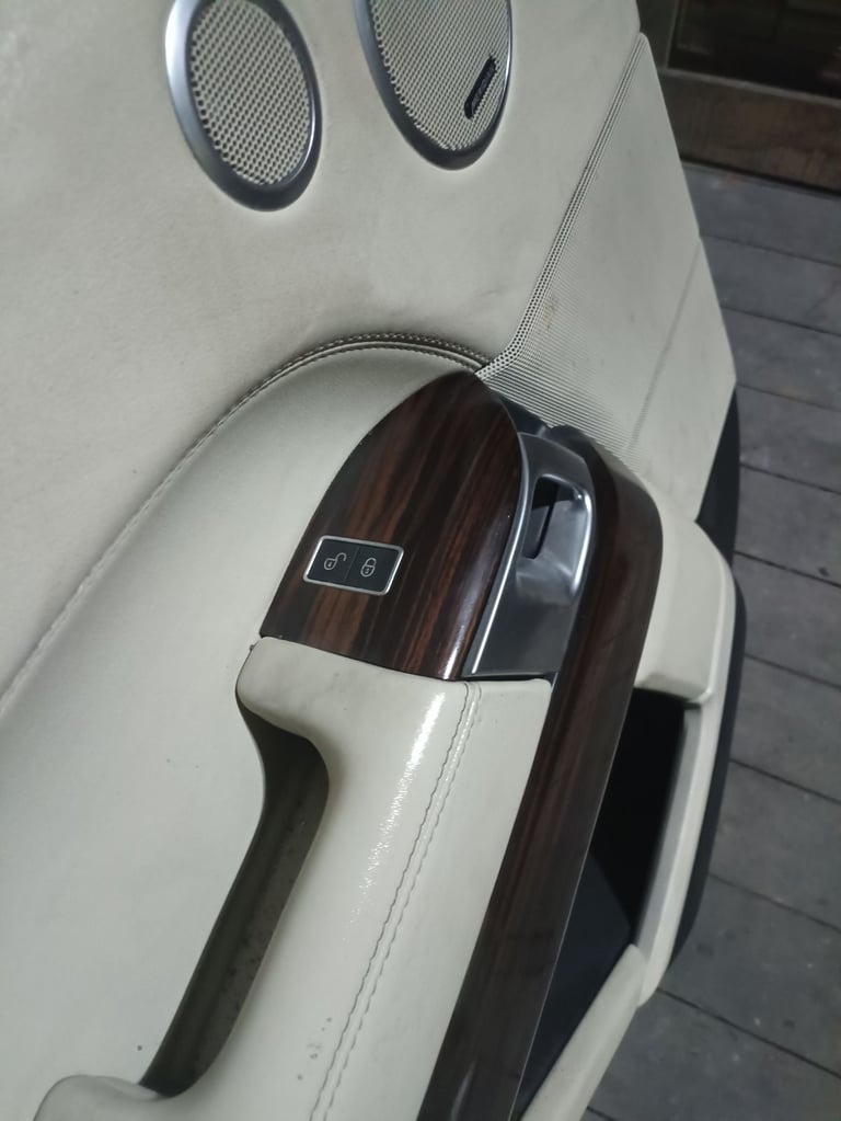 Range Rover Evoque SDV8 Rear Left Door Complete – Trim, Switches, Interior Panel