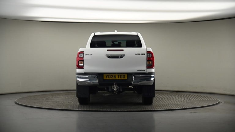 2024 Toyota Hilux 2.8 D-4D Invincible Pickup Double Cab 4dr Diesel Auto 4WD Euro 6 (s/s) (204 Pic...