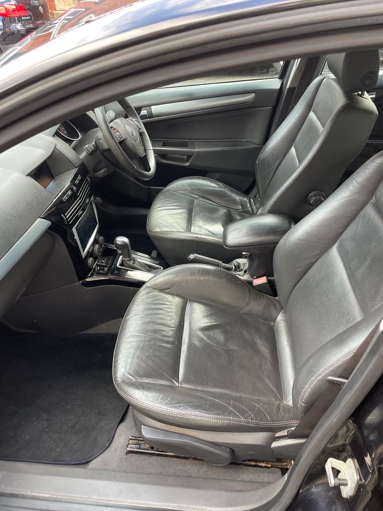 Vauxhall, ASTRA, ELITE AUTOMTIC 2009 11 months mot