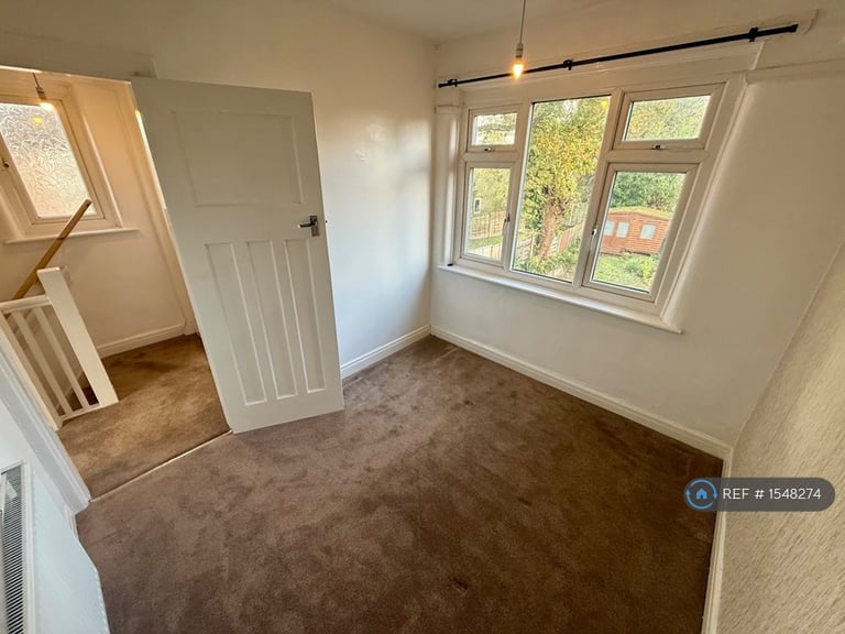 2 bedroom house in Roslyn Road, Stockport, SK3 (2 bed) (#1548274)