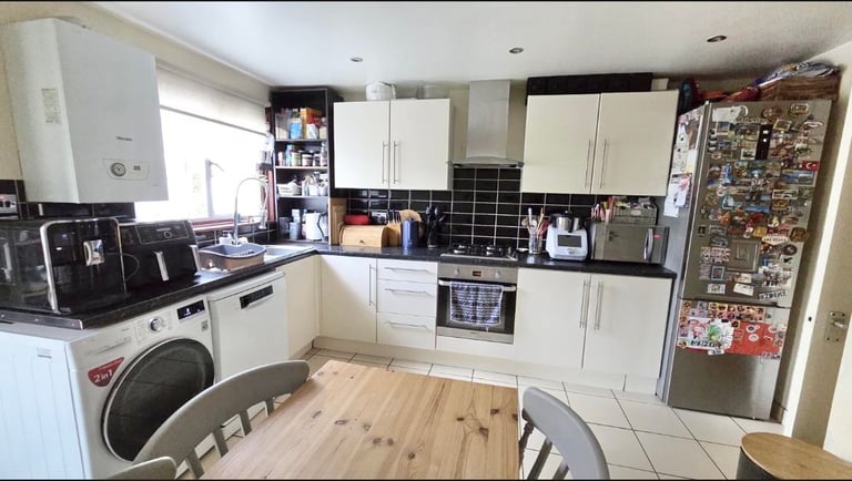 Specious 4 Bedroom house to rent on Downland Drive, Southgate, Crawley