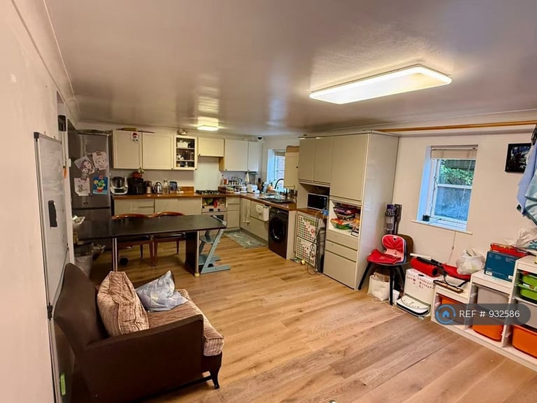 2 bedroom flat in Radley House, Oxford, OX2 (2 bed) (#932586)