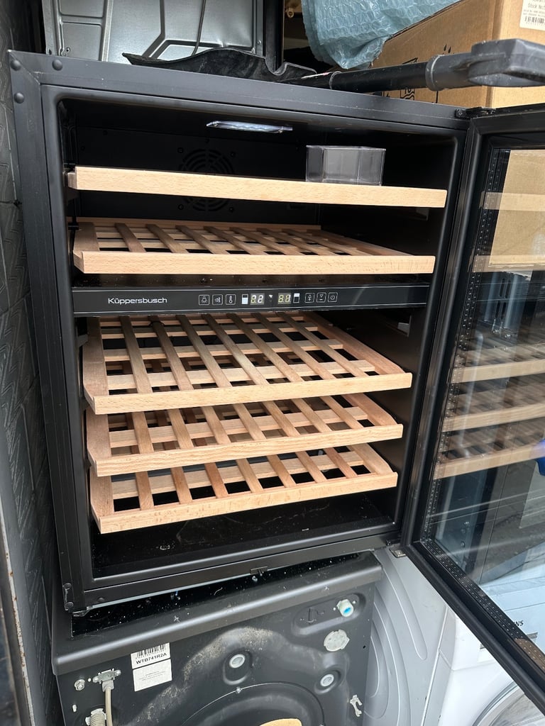 Wine cabinet wine fridge Dual Zone like brand new