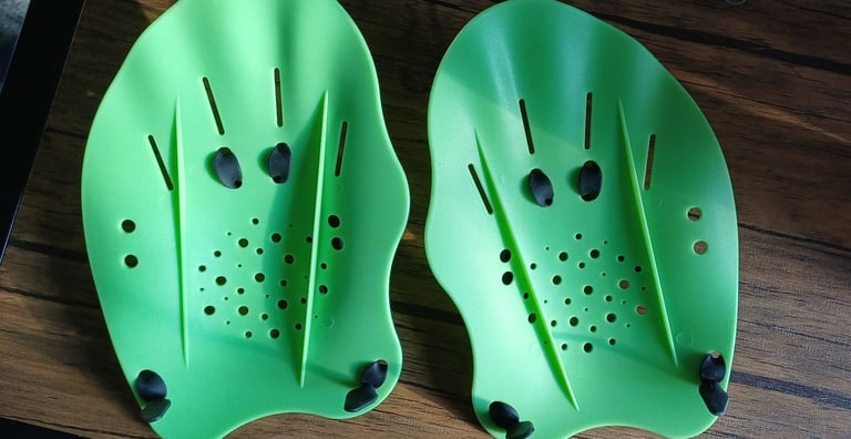 Swimming hand paddles