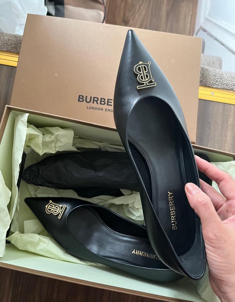 image for Burberry leather pointing shoes 100% NEW