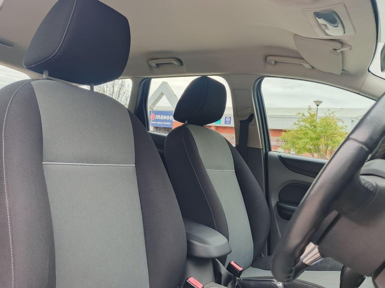 2010 Ford Focus 1.6 Zetec 5dr ESTATE Petrol Automatic