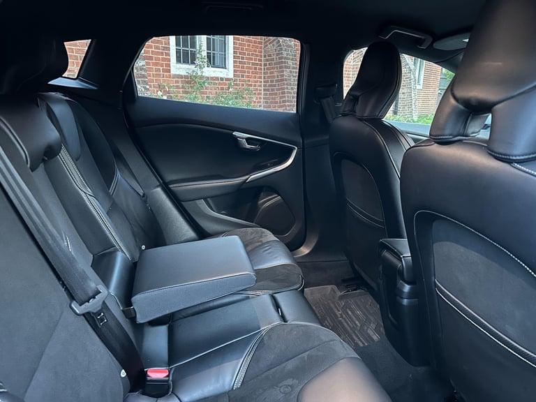 2017 Volvo V40 2.0 T2 R-Design Euro 6 (s/s) 5dr HATCHBACK Petrol Manual