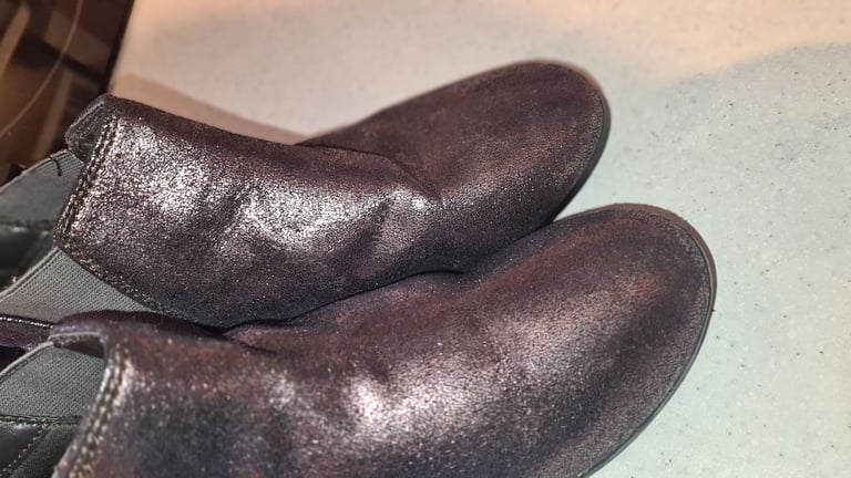 image for Chelsea Boots Uk3 copper/ bronze colour in excellent condition elasticated sides for easy fitting