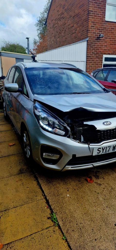 Kia carens mpv diesel 2017 87k Cat N