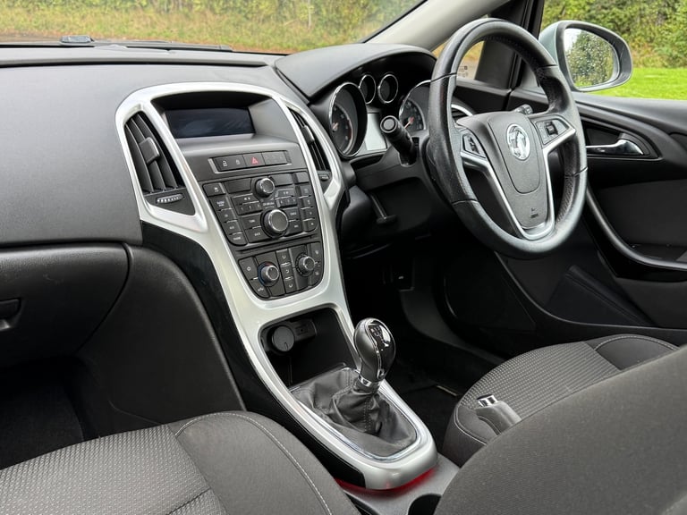 2015/65 VAUXHALL ASTRA 1.4 16V SRI 5DR SILVER GREY 113K MILES CRUISE &amp; ALLOYS