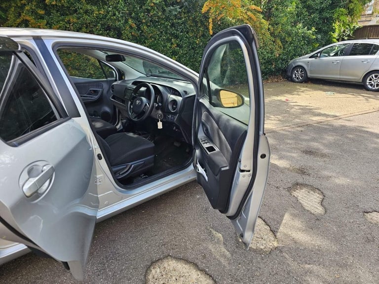 2018 Toyota Yaris 1.5 VVT-h Icon Tech E-CVT Euro 6 (s/s) 5dr Hatchback HYBRID ELECTRIC Automatic