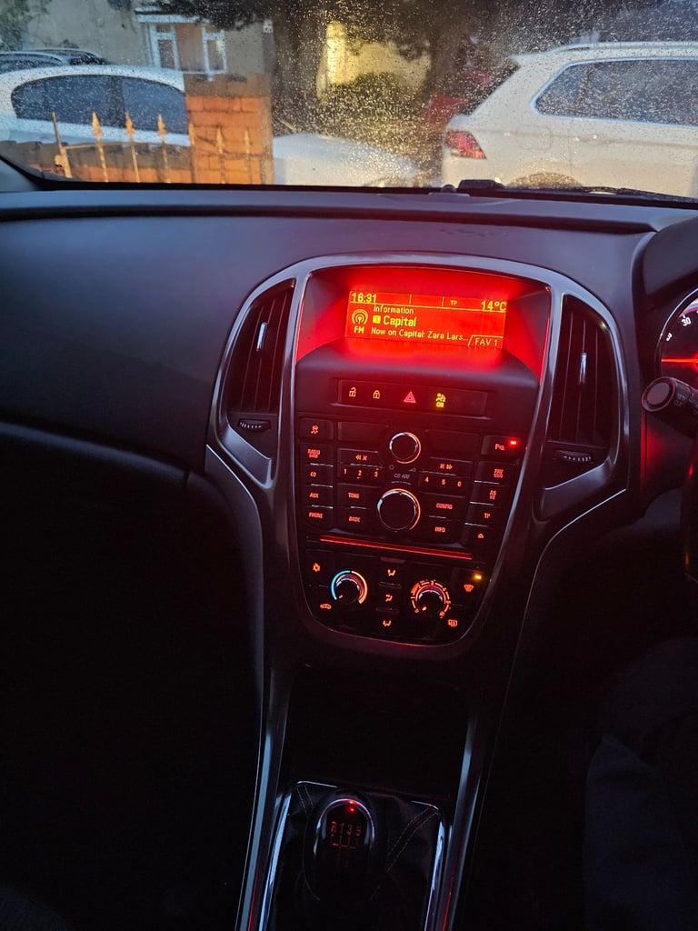 Vauxhall, ASTRA, Hatchback, 2010, Manual, 1598 (cc), 5 doors