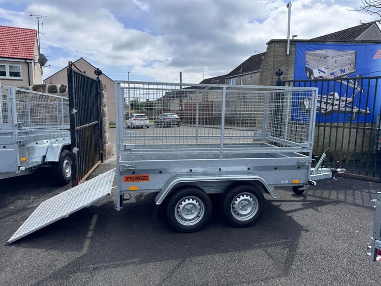 NEW 8,2ft X 4,3ft (BC752) TWIN AXLE TRAILER WITH 80CM MESH & RAMP 1300KG