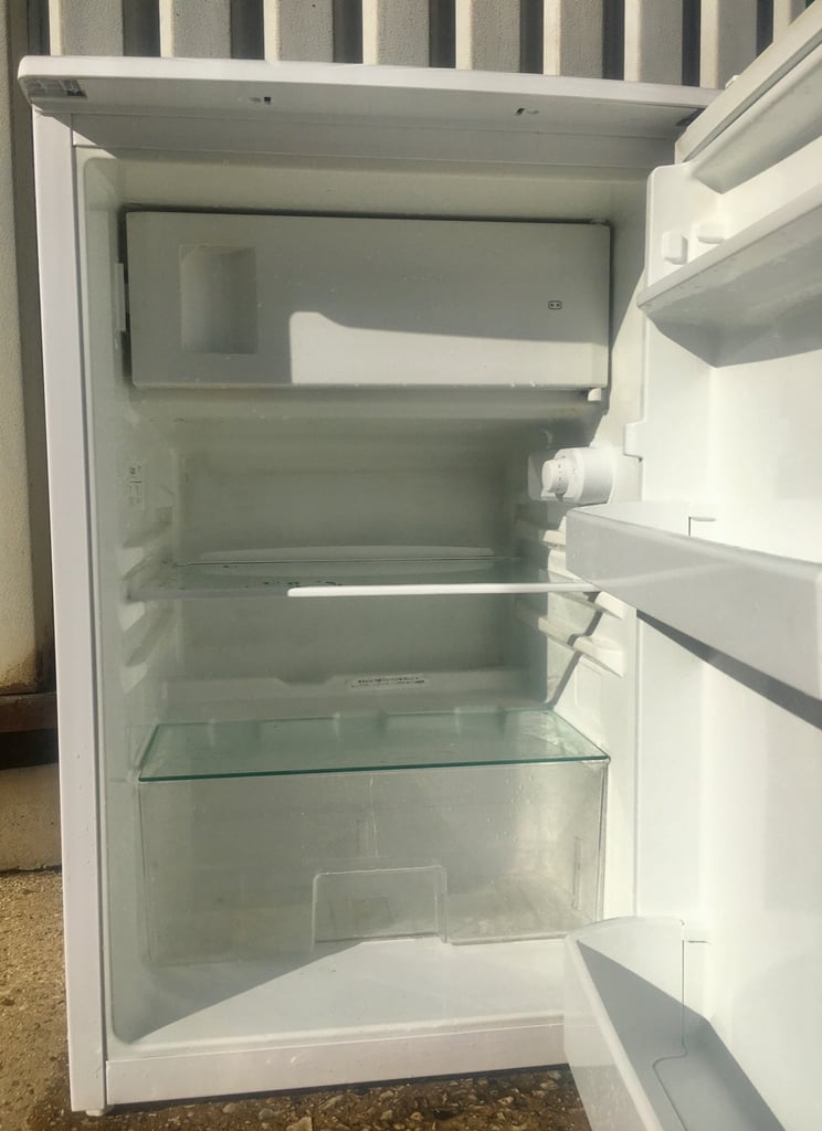 BEKO SUPER CLEAN UNDER COUNTER FRIDGE WITH FREEZER COMPARTMENT FREE DELIVERY 